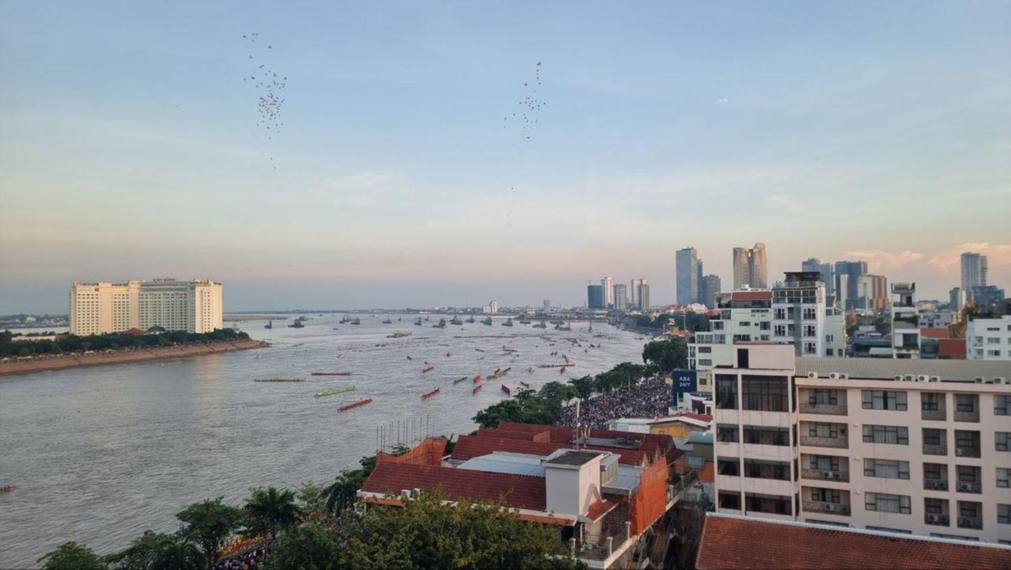 Phuminh Hotel Riverside Phnom Penh Esterno foto