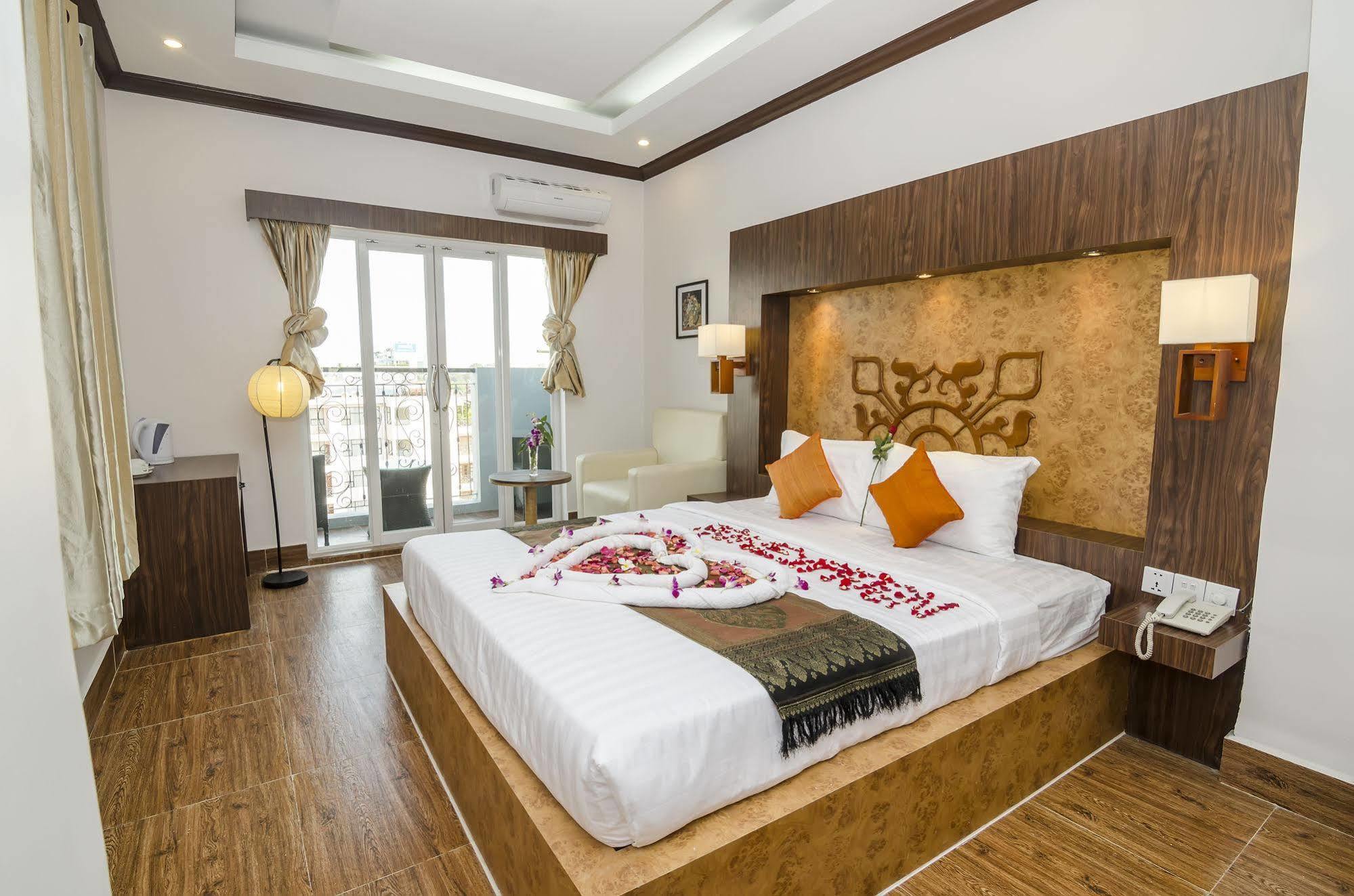 Phuminh Hotel Riverside Phnom Penh Esterno foto